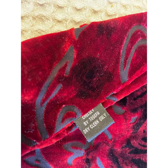 Silk Rayon Blend Deep Red Velvet Leaf Print 90s Renaissance Style Neck Scarf - Picture 8 of 8